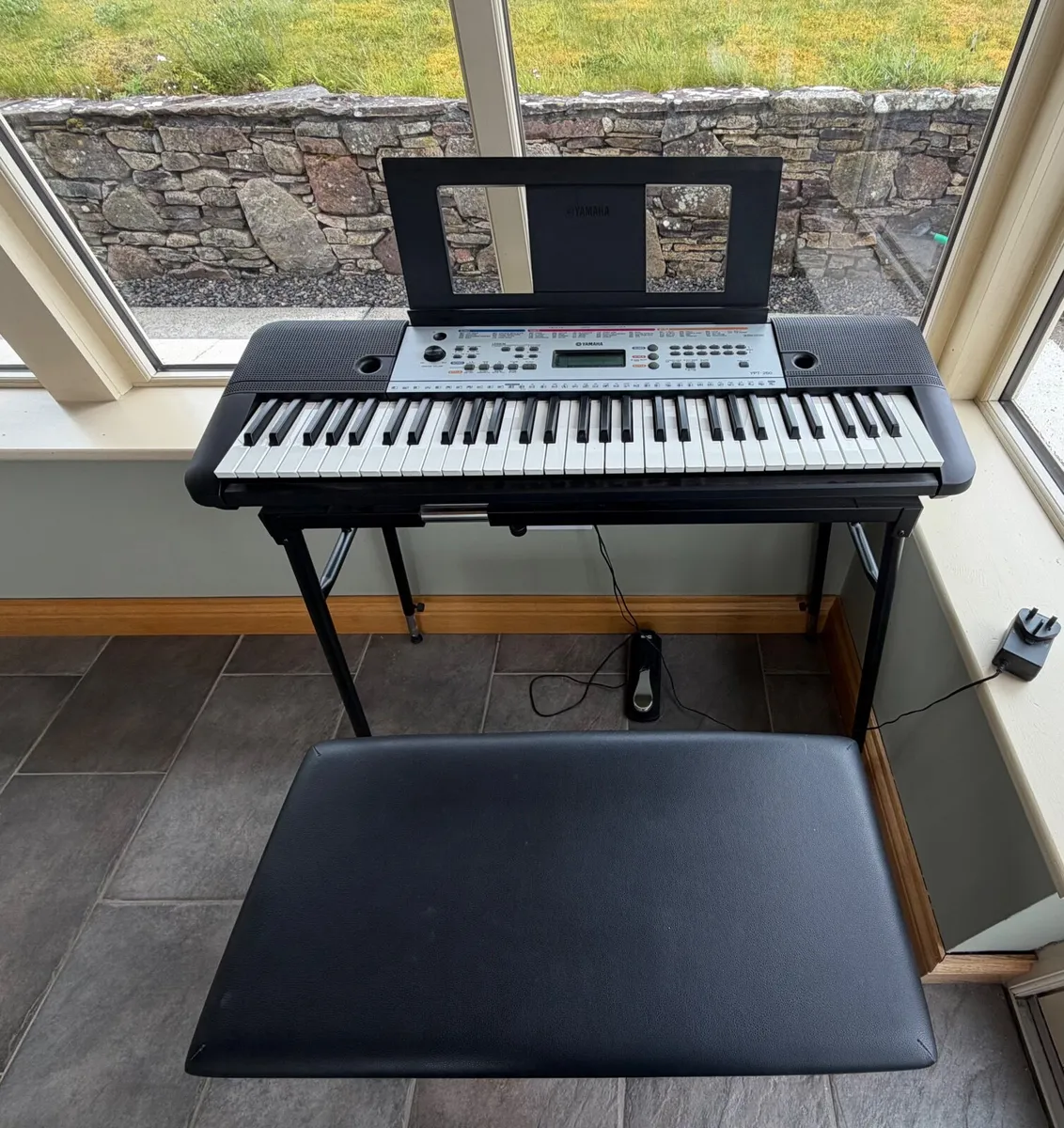 Keyboard Yamaha YPT-260 with pedal,stand and stool - Image 2