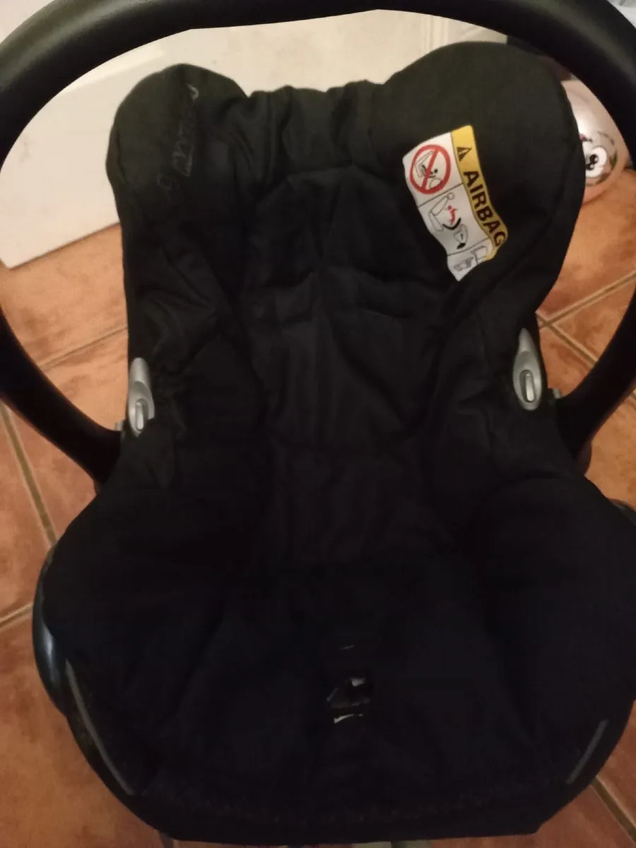 Maxi-Cosi Cabriofix Car Seat & EasyFix ISOFIX Base - Image 4