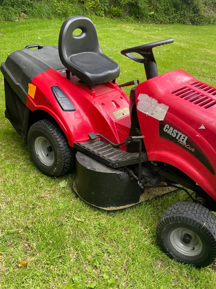 Castle Garden Lawnmower - Image 1