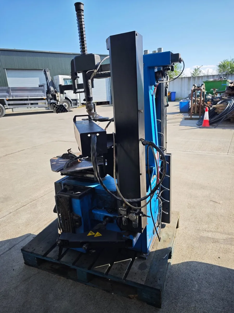 Used Tyre Changers Few Models Availabe - Image 3
