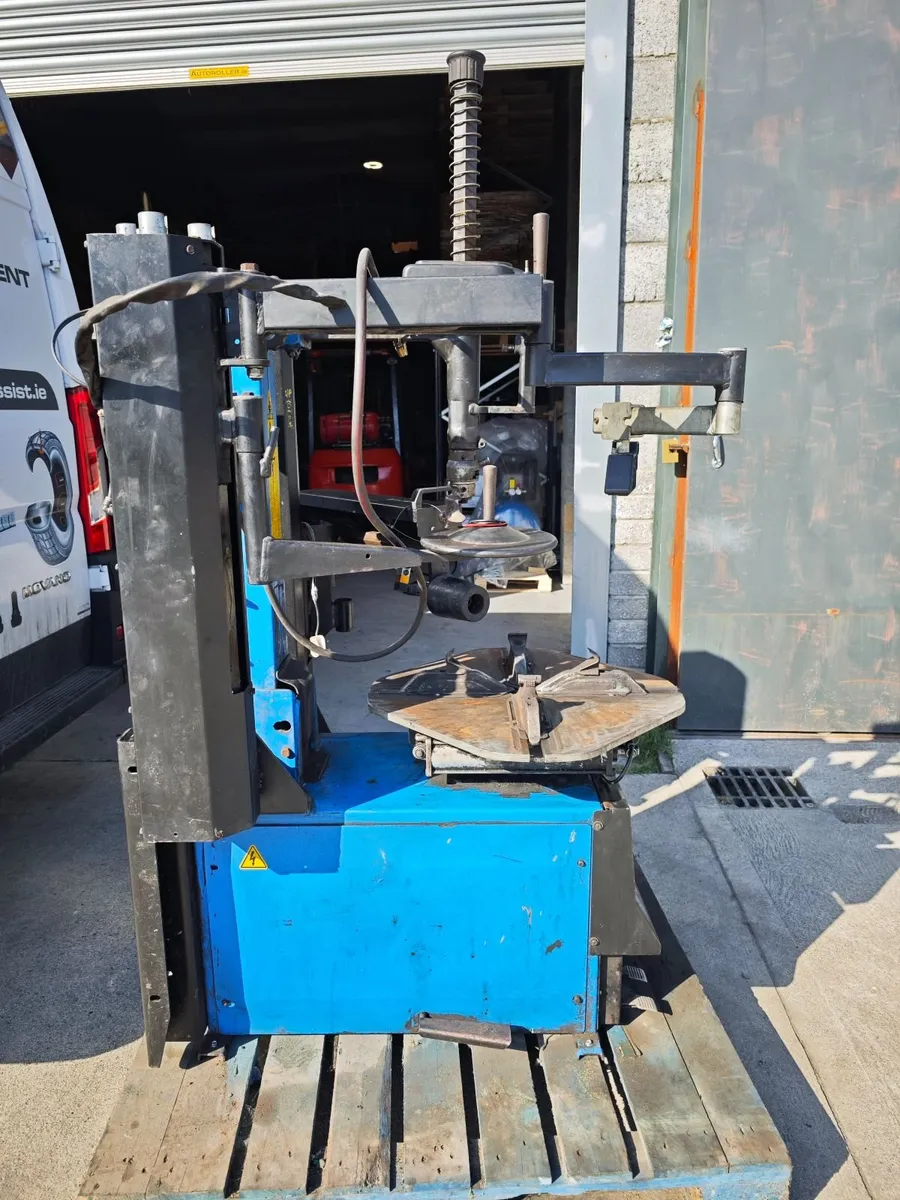 Used Tyre Changers Few Models Availabe - Image 4