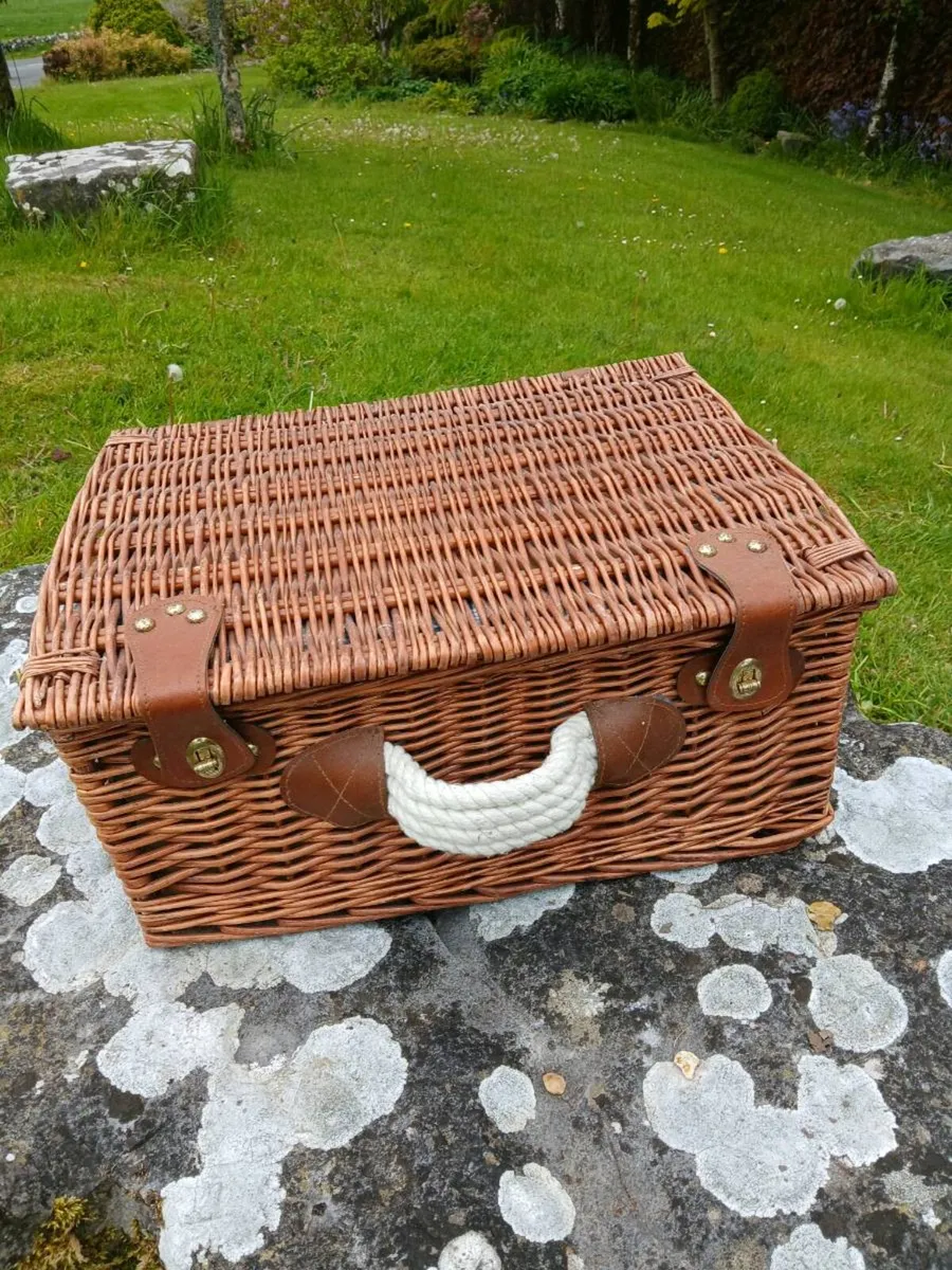 Picnic basket - Image 1