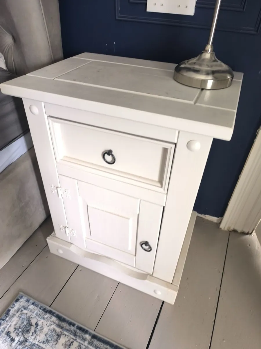 Bedside tables €20 for the set - Image 3