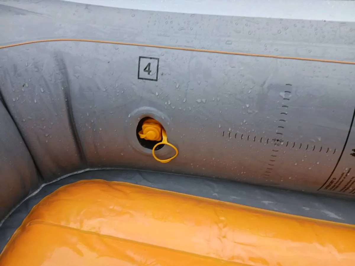 Inflatable boat - Image 3