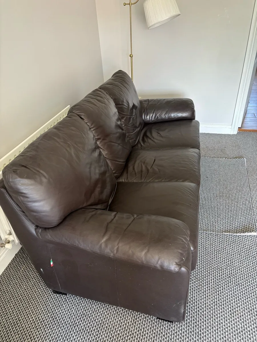 Leather couch - Image 4