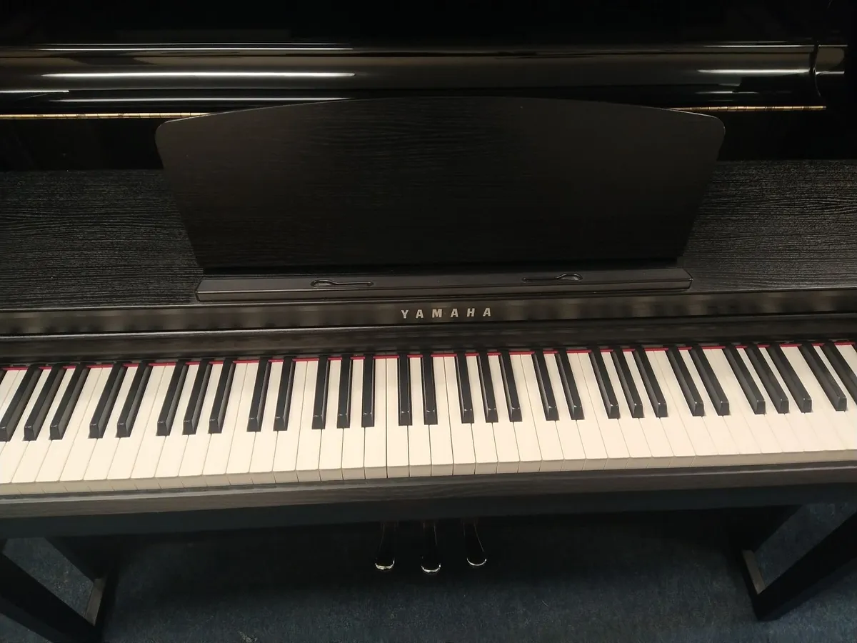 Clavinova Yamaha CLP-725 Display Model Clearing - Image 2