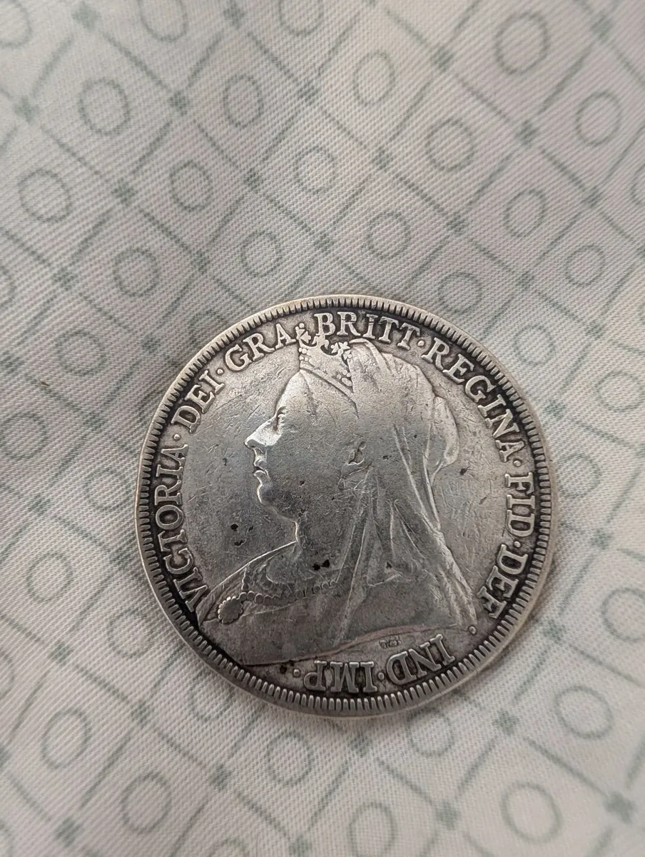 Victoria Crown Coin - Image 1