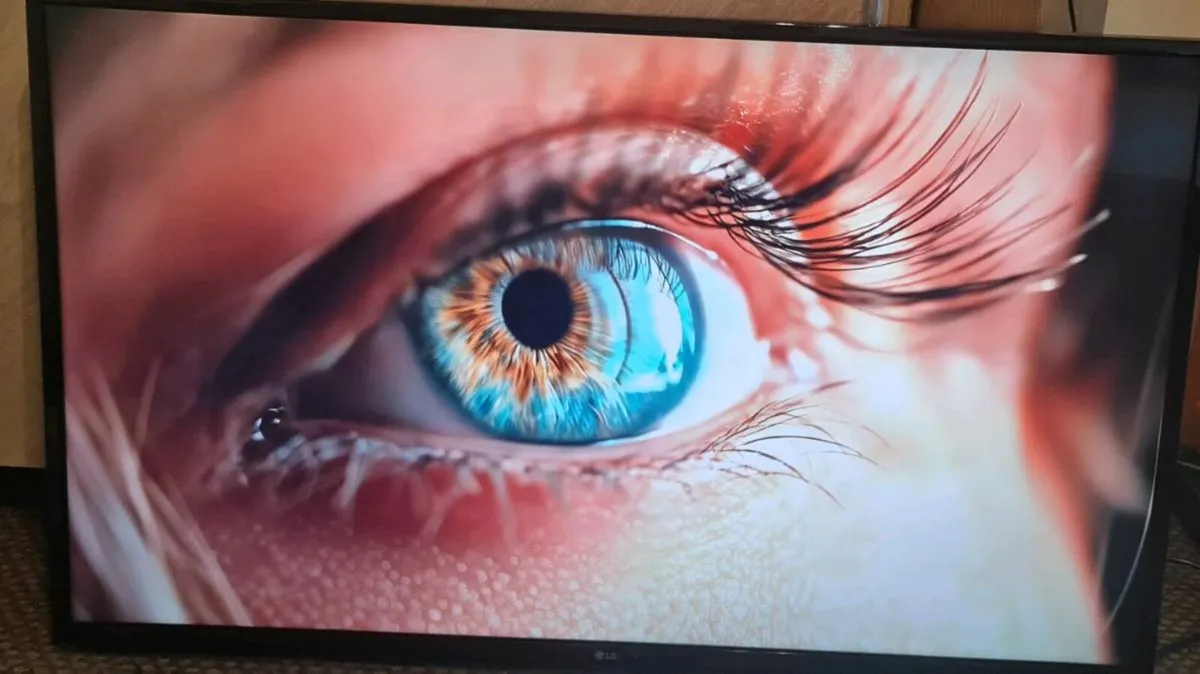 LG 49" Smart 4k 2017 - Image 3