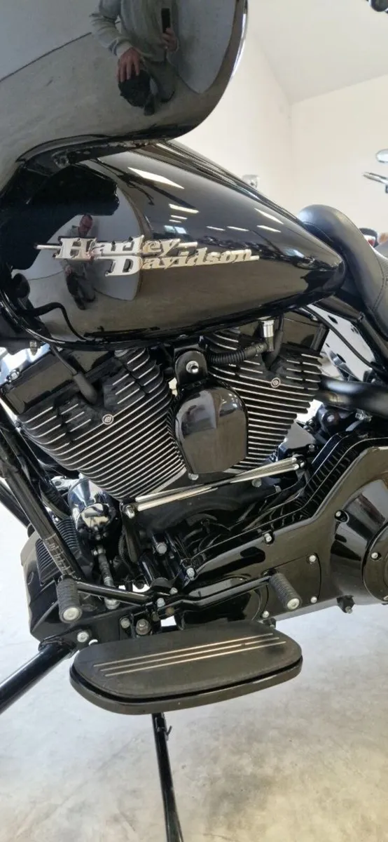 Harley-Davidson FLHX Street Glide - Image 2