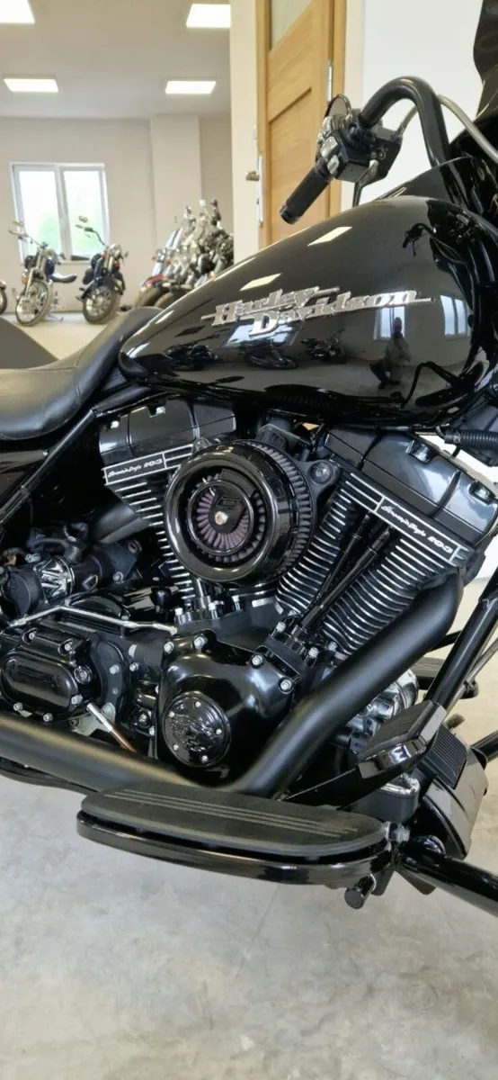 Harley-Davidson FLHX Street Glide - Image 3