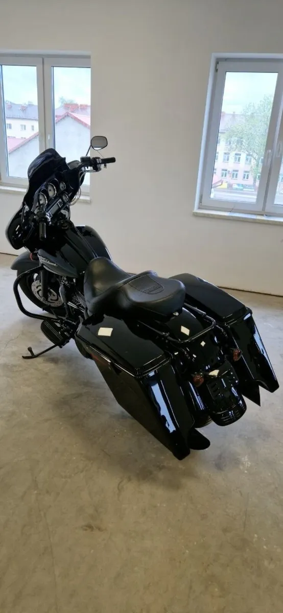 Harley-Davidson FLHX Street Glide - Image 4
