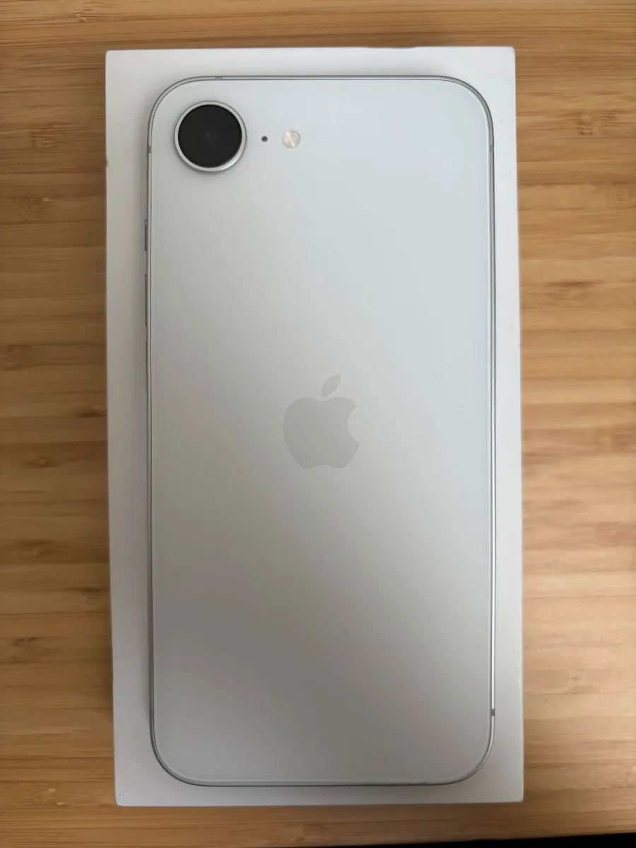 Iphone 16e - Image 3