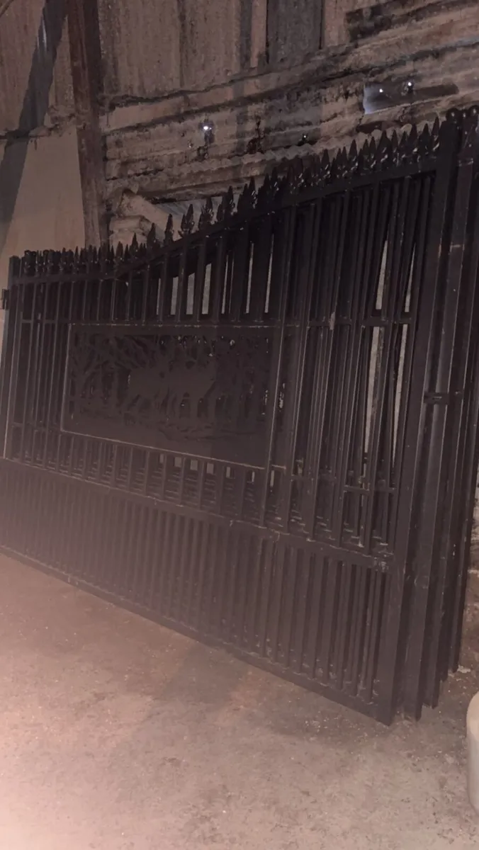 Entrance gates - Image 1