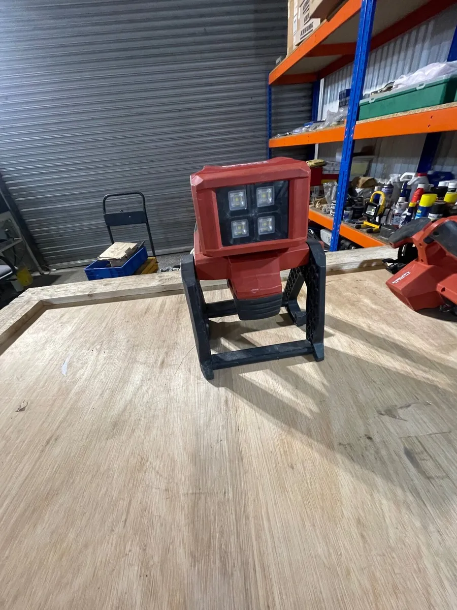 Hilti SL6-A22 work light with Battery - Image 2