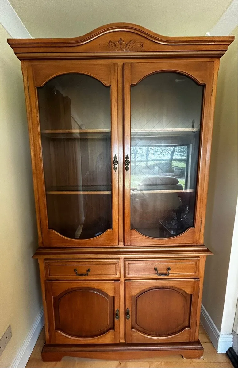 Cabinet - Image 1