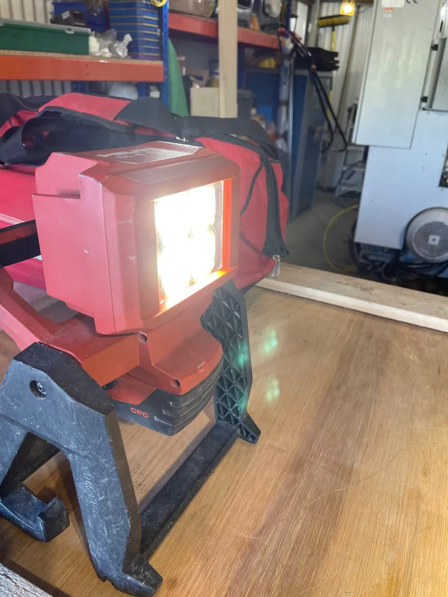 Hilti SL6-A22 work light with Battery - Image 3