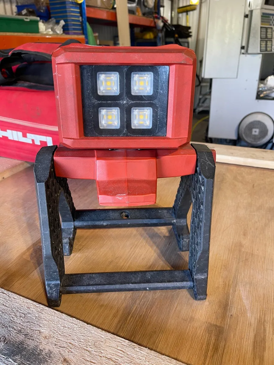 Hilti SL6-A22 work light with Battery - Image 4