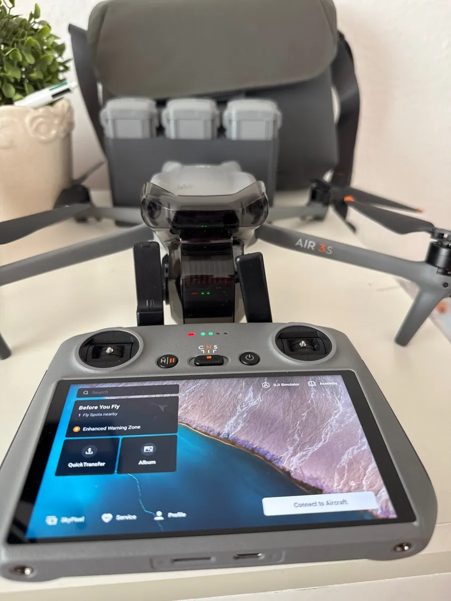 Dji air 3s fly more combo with rc2 remote - Image 1