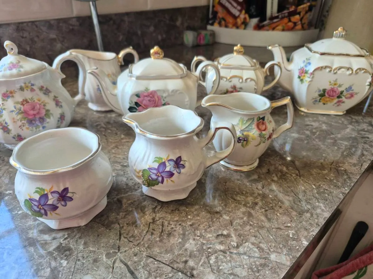 Sadder tea pots,sugar bowls and jugs - Image 2