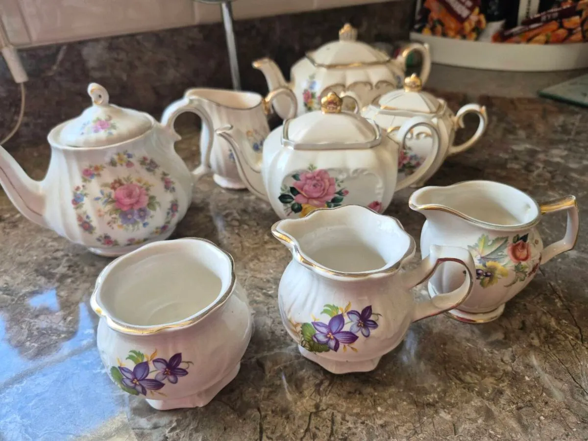 Sadder tea pots,sugar bowls and jugs - Image 3