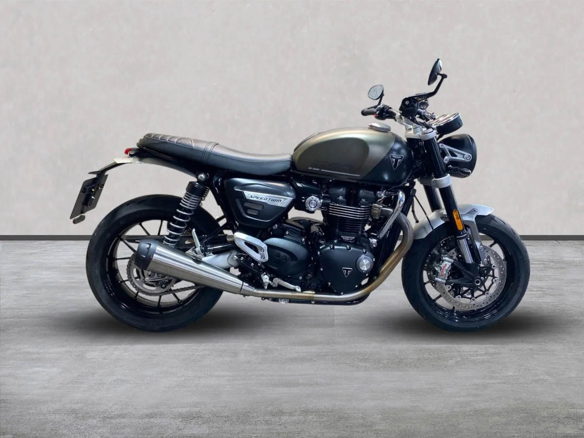 Triumph Speed Twin 1200 with low miles, NI Reg - Image 1
