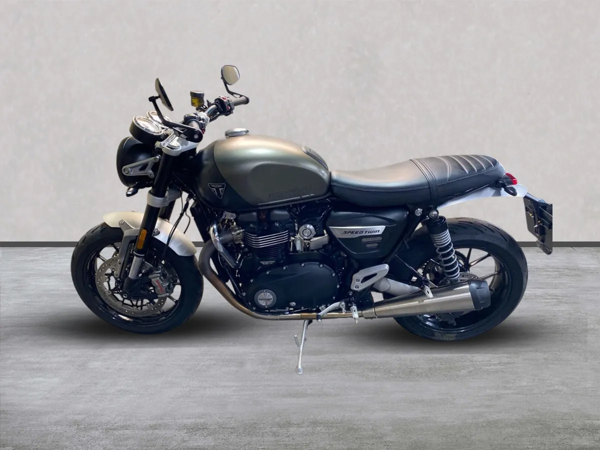 Triumph Speed Twin 1200 with low miles, NI Reg - Image 2