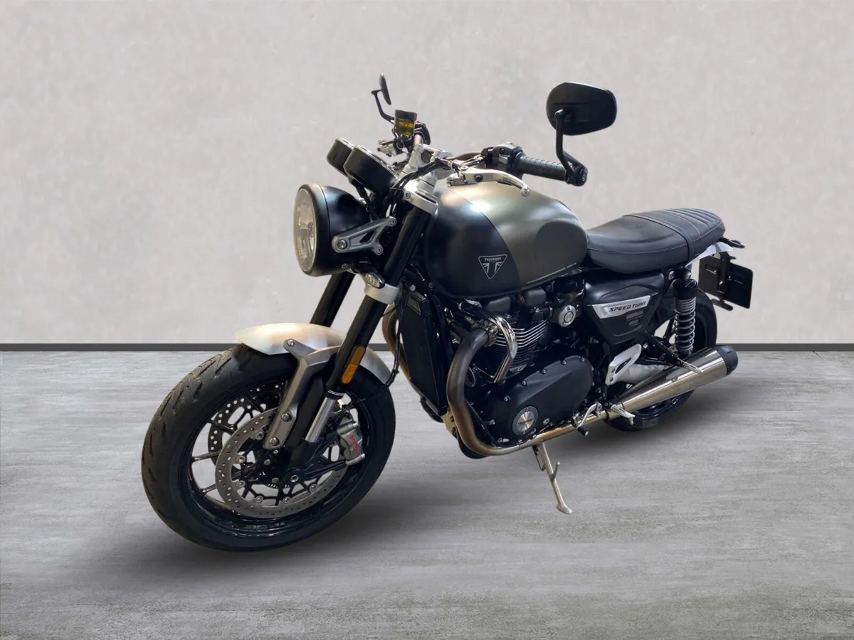 Triumph Speed Twin 1200 with low miles, NI Reg - Image 4