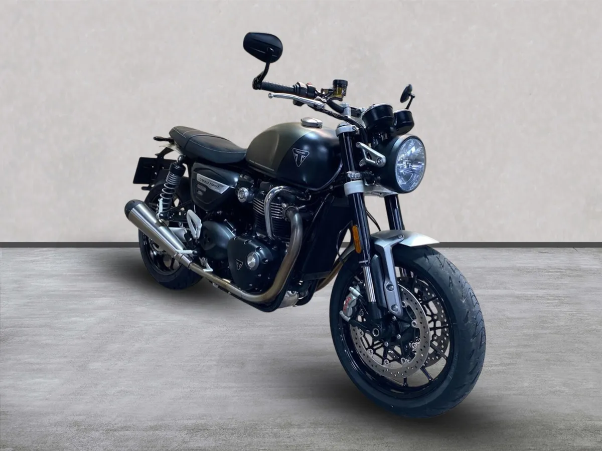Triumph Speed Twin 1200 with low miles, NI Reg - Image 3