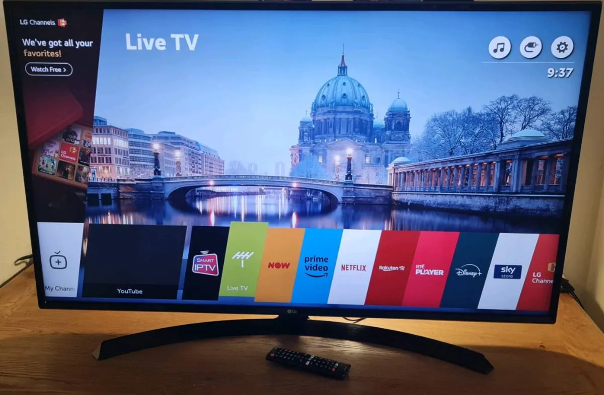 LG 49" Smart tv 4K 2017 - Image 1