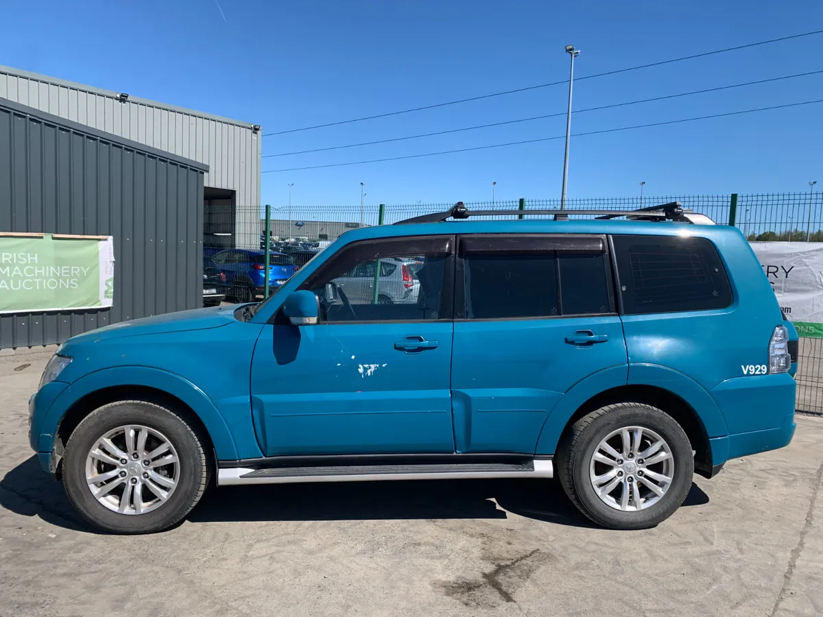 UNRESERVED 2017 MITSUBISHI PAJERO LWB COM FOR AUCT - Image 2