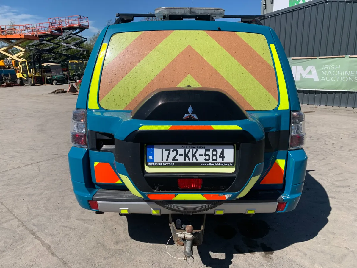 UNRESERVED 2017 MITSUBISHI PAJERO LWB COM FOR AUCT - Image 4