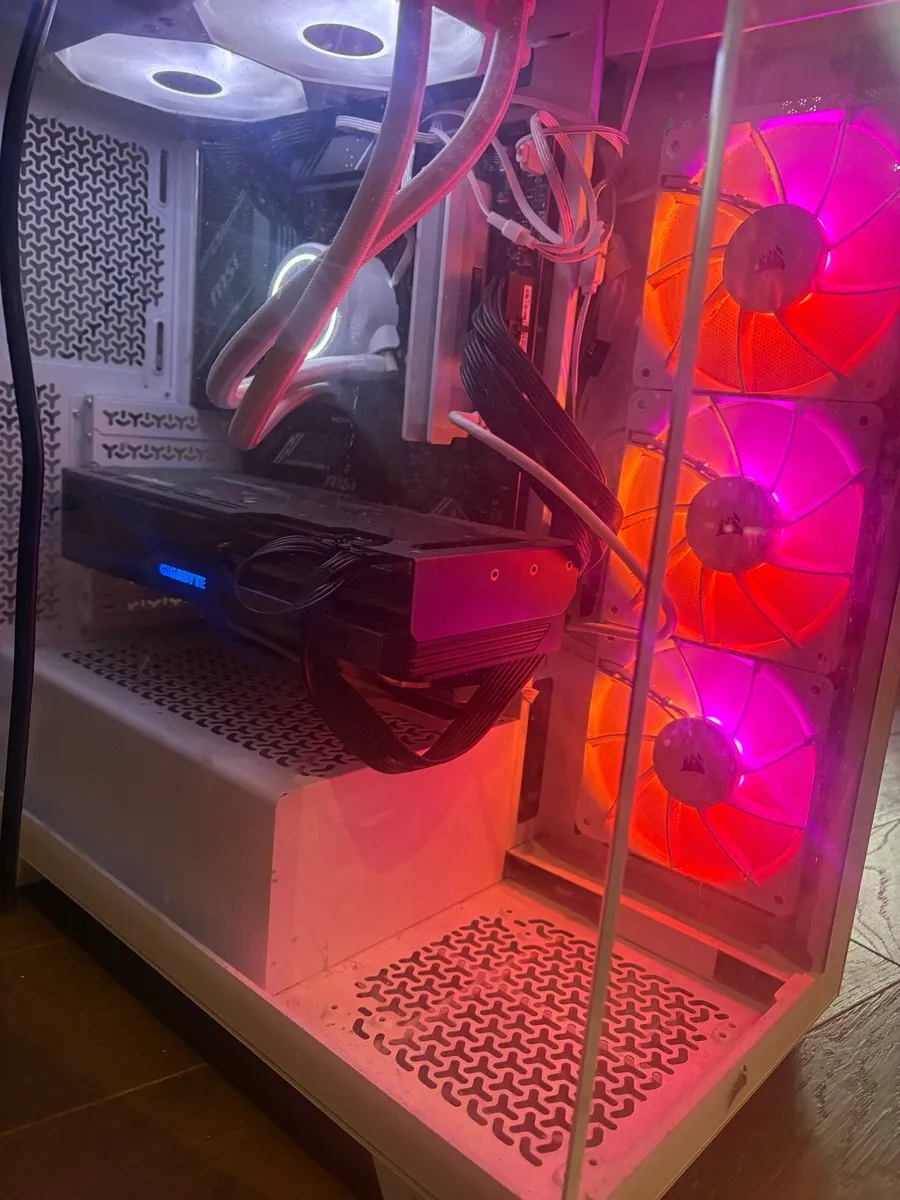 High-end gaming setup-RX 7800XT/ Triple Monitor - Image 3