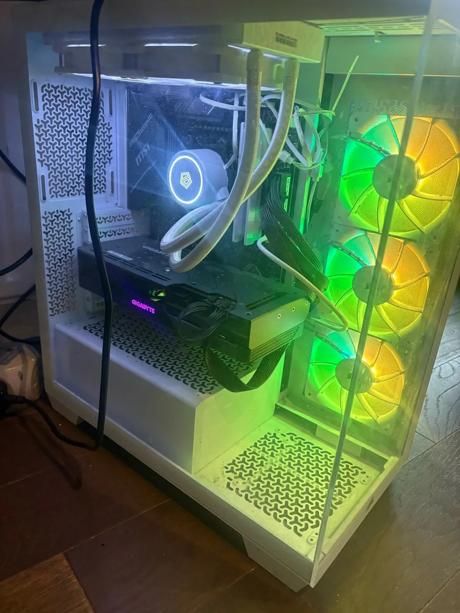 High-end gaming setup-RX 7800XT/ Triple Monitor - Image 4