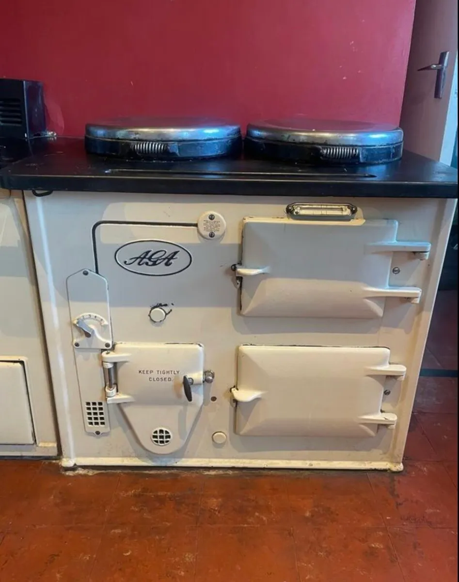 Aga stove cooker and central heating unit - Image 1