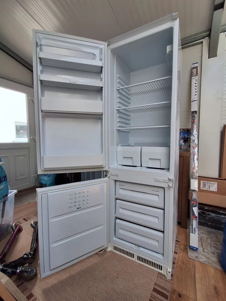 Kitchen fridge - Image 1