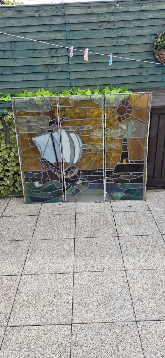 Leaded glass of a ship