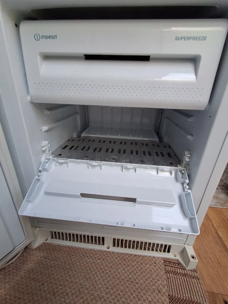 Kitchen fridge - Image 3