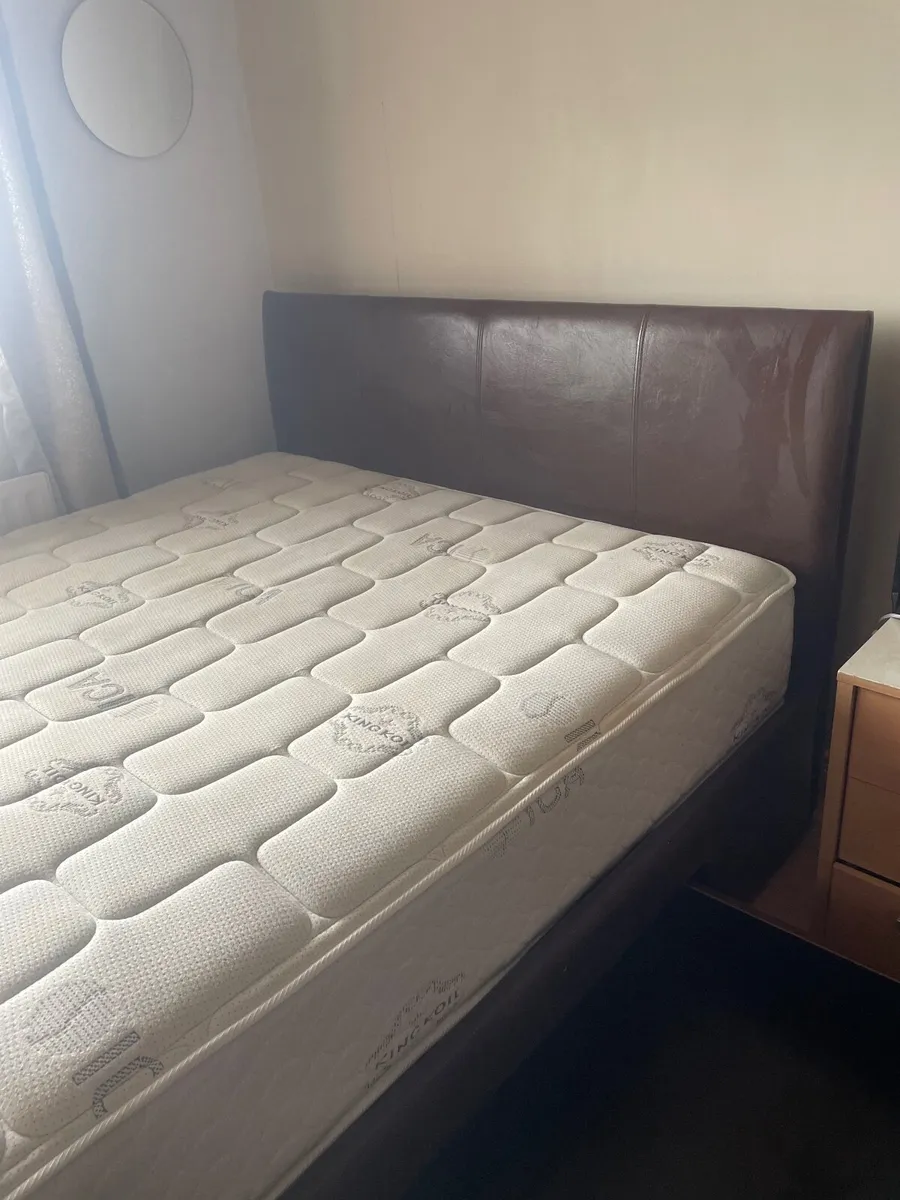 King bed - Image 1