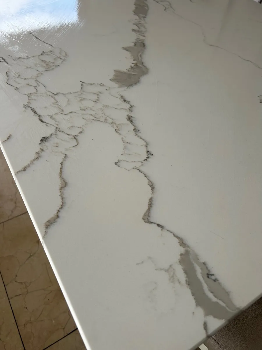 Quart countertops - Image 1