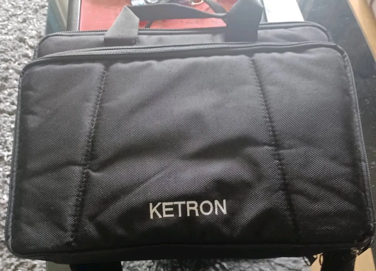 Ketron Midjay + tracks + accessories - Image 4
