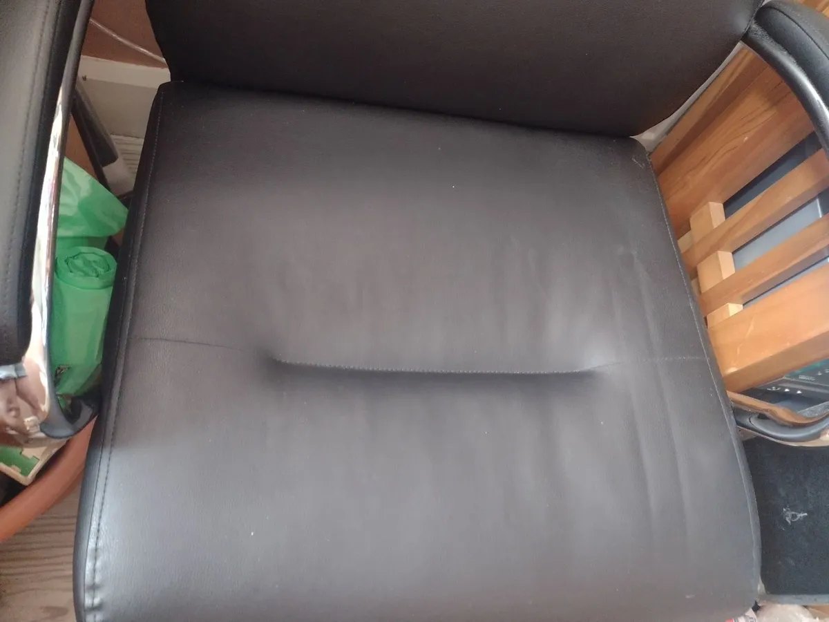Heavy leather office chair with armrests armrests - Image 4