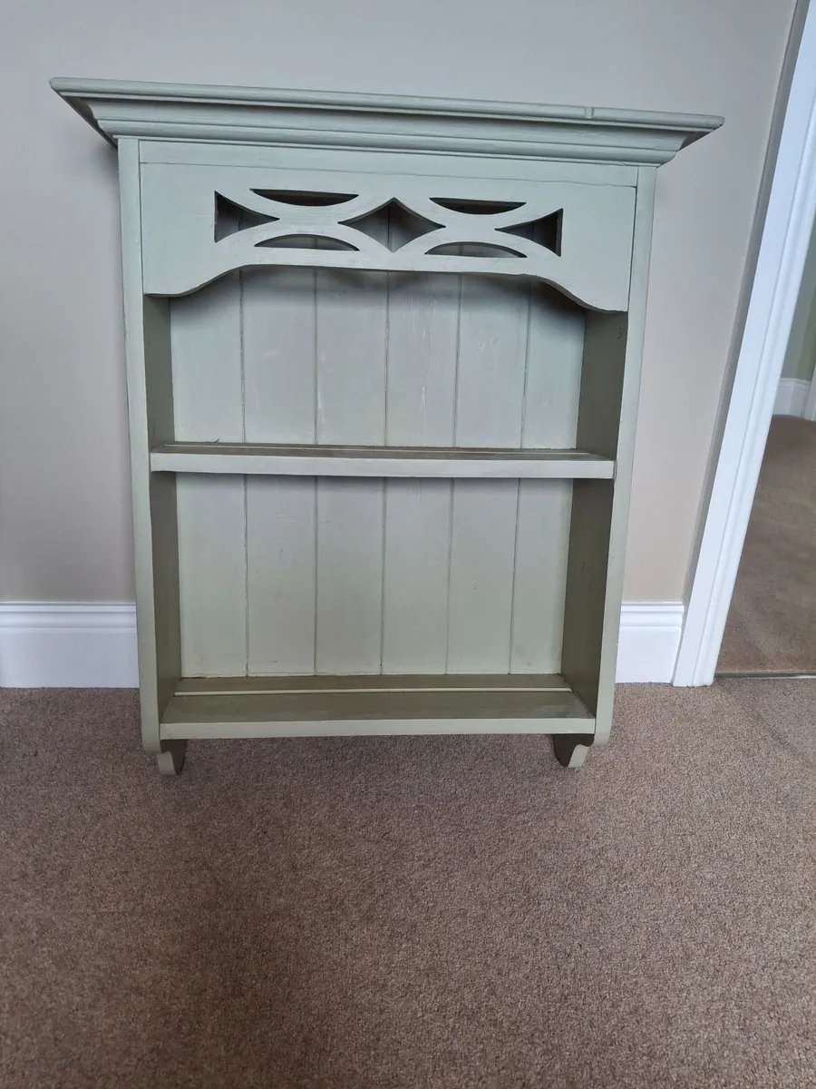 Pine painted shelf - Image 1