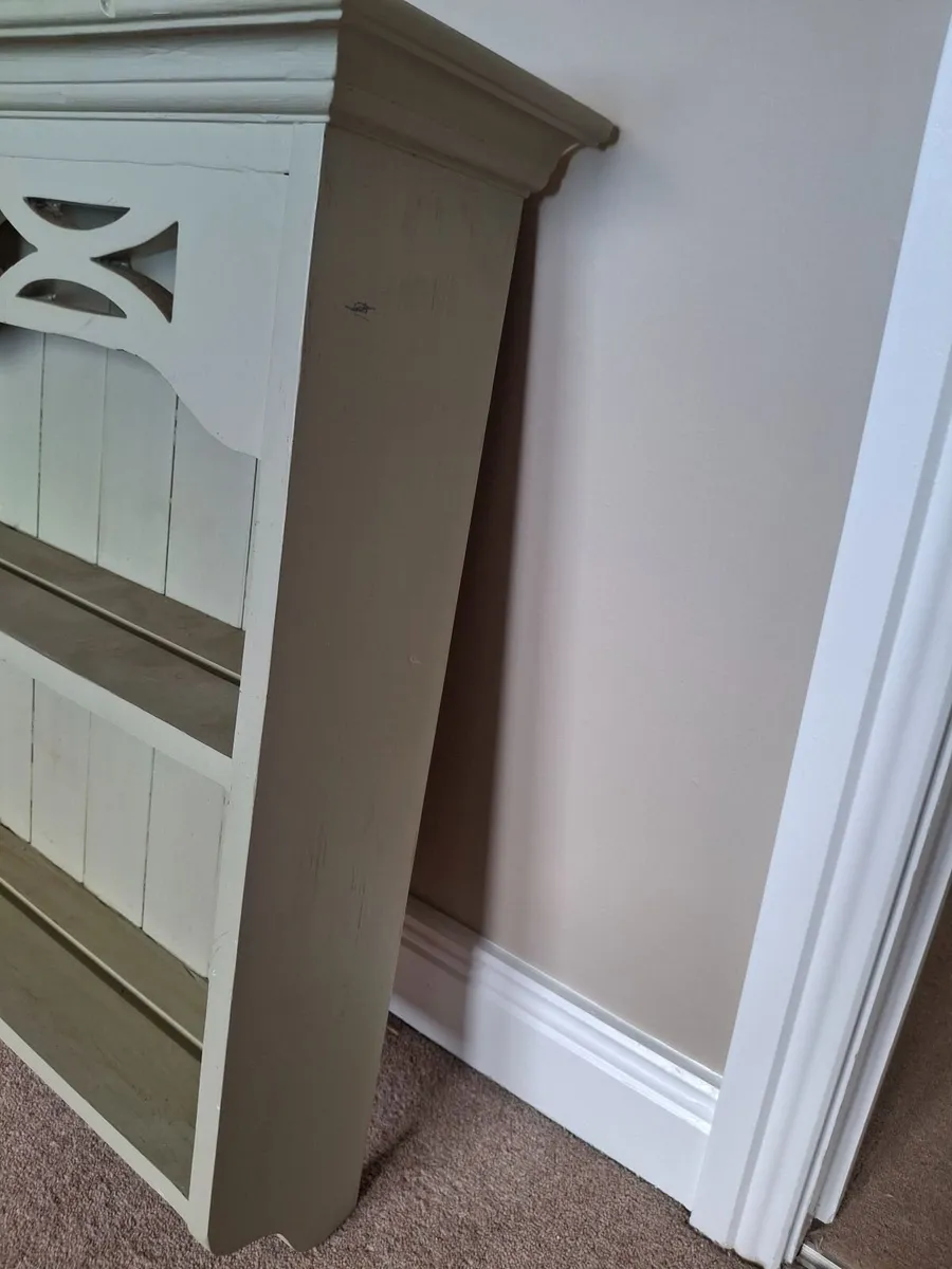 Pine painted shelf - Image 2