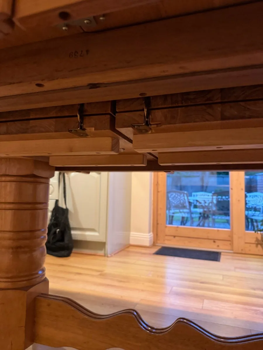 Dining table - Image 2