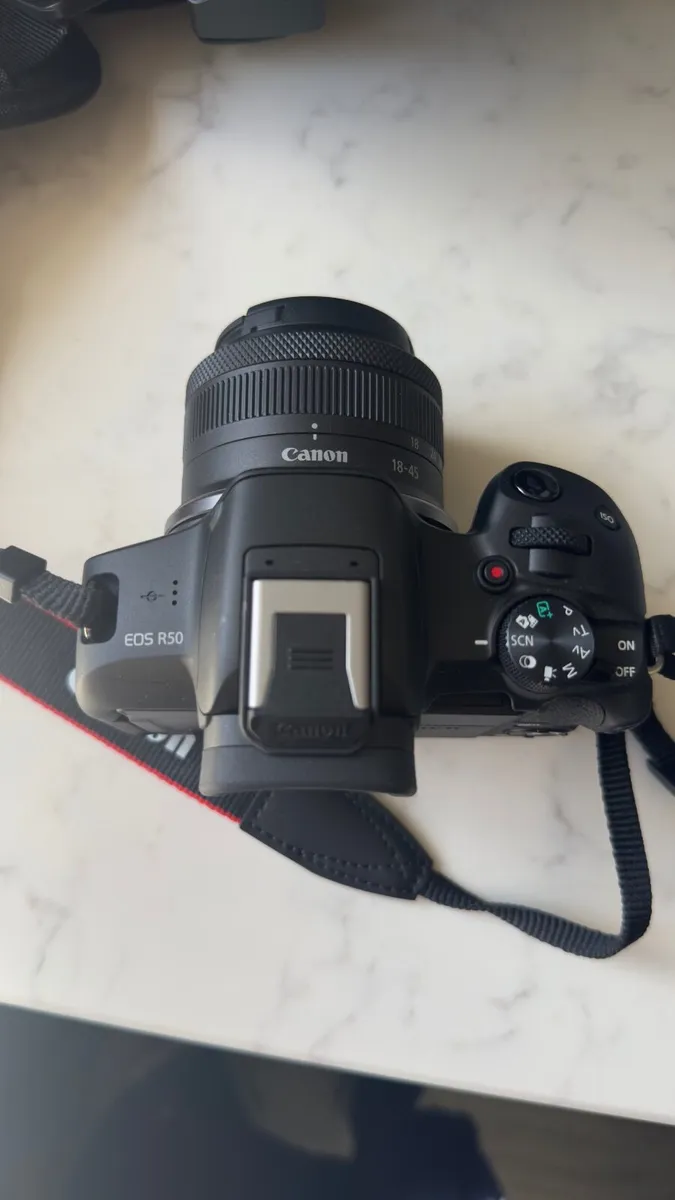 Canon EOS R50, 18-44mm lens and accessories OTO - Image 3