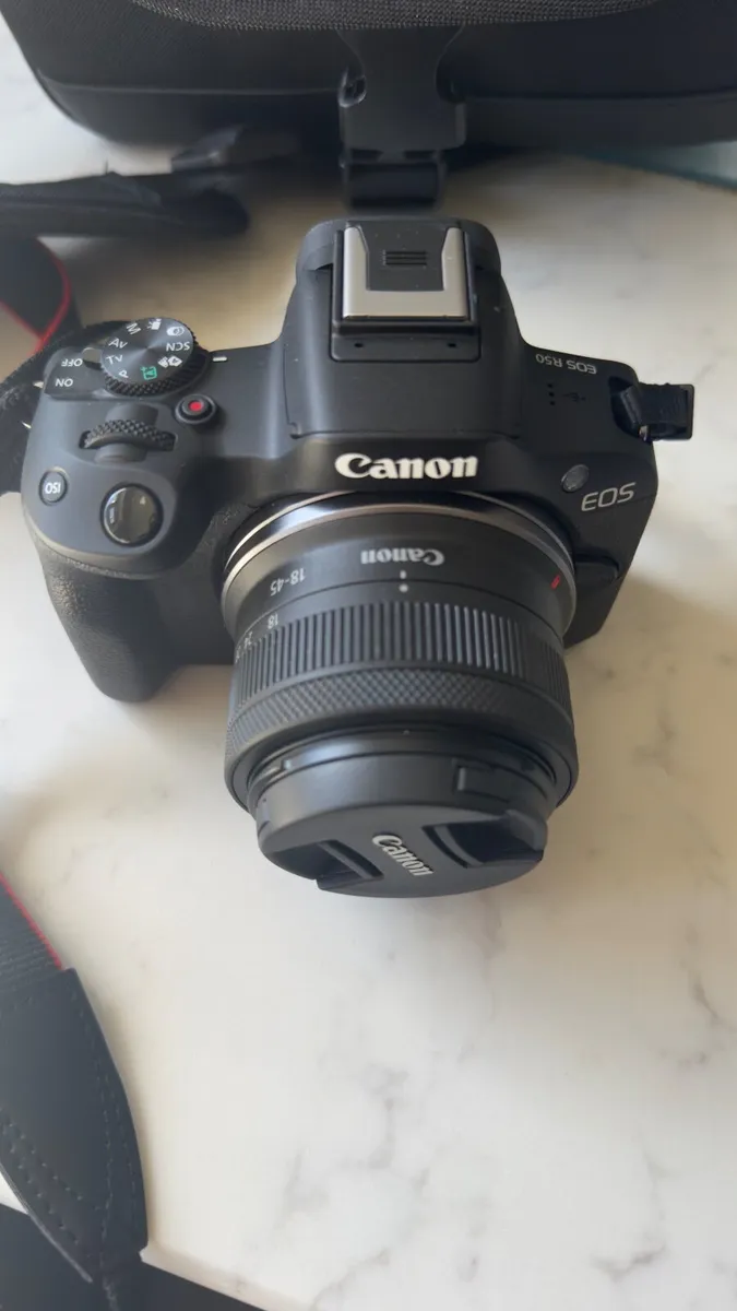 Canon EOS R50, 18-44mm lens and accessories OTO - Image 4