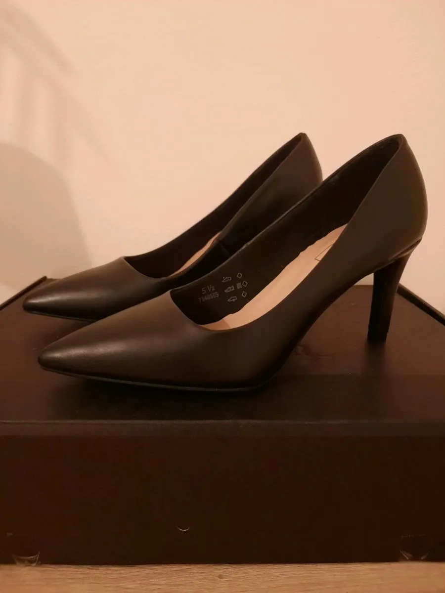 M&S black stiletto shoes - Image 2