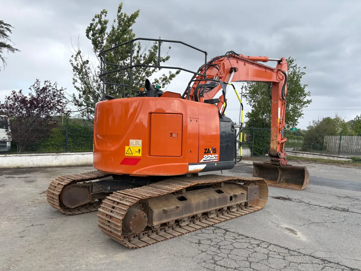 Hitachi ZX225USLC-6 - Image 2