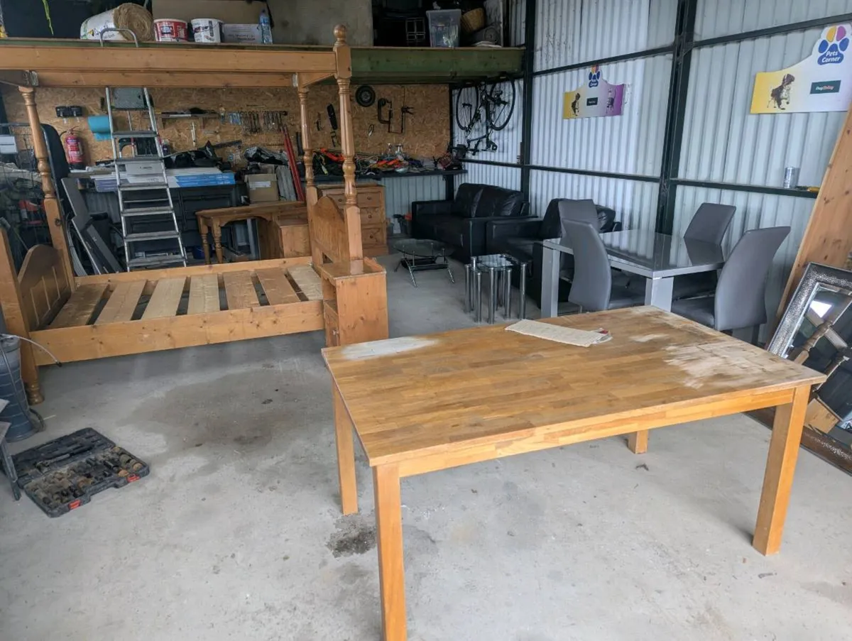 Wooden dining table - Image 2