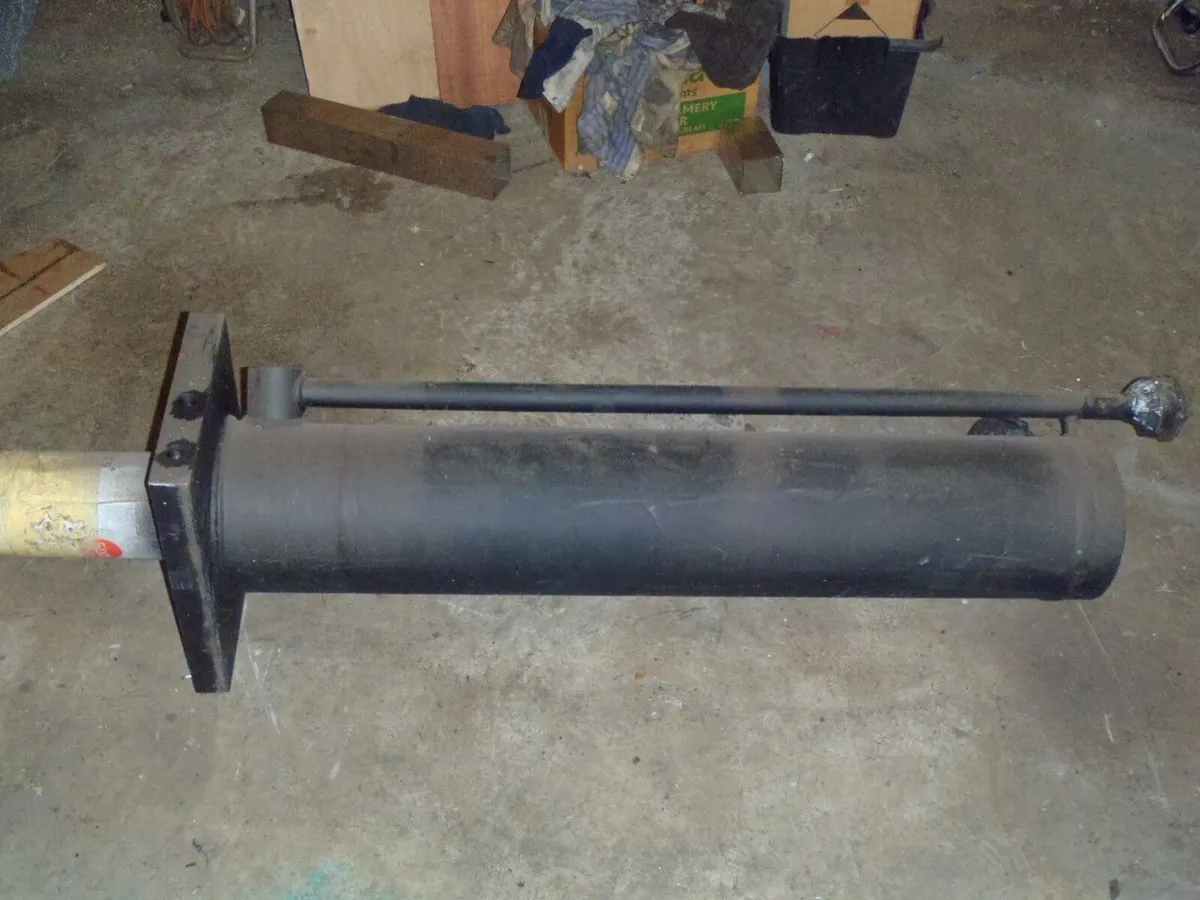 hydraulic power pack and hydraulic ram - Image 1